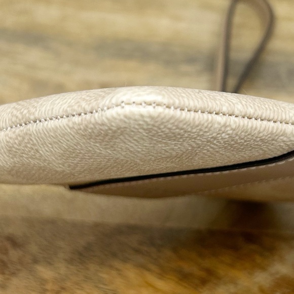 Coach New Corner Zip Wristlet
In Signature Canvas With Stripe - Picture 9 of 11